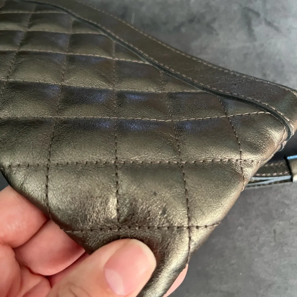 Burberry clutch with wrist strap-pewter quilted leather - Picture 11 of 11